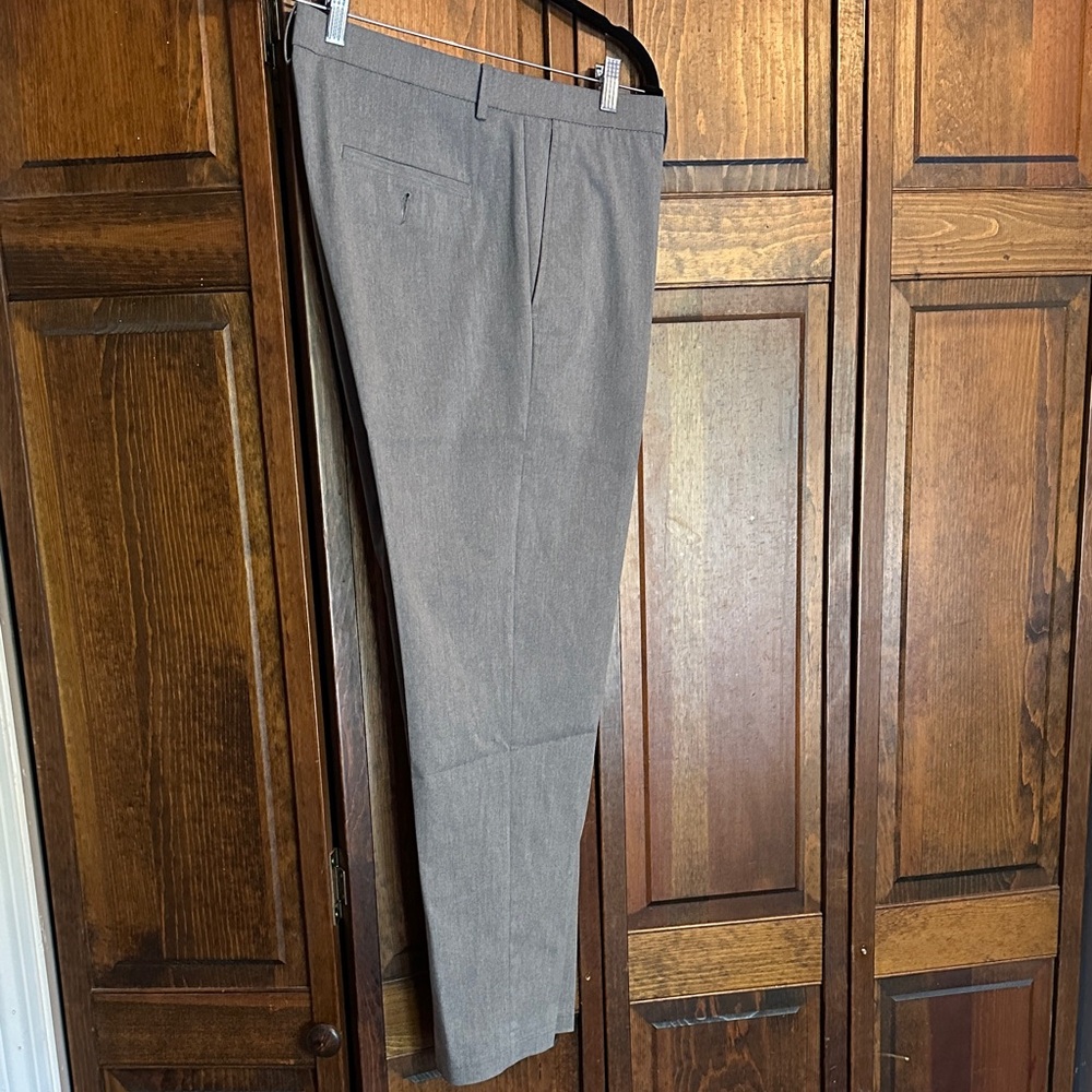 Haggar Men's Classic Gray Dress Pants